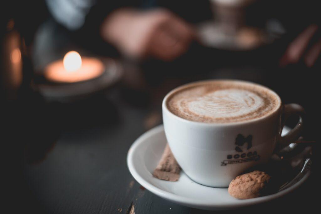Geniet van je koffie bij Bocca Coffee in Amsterdam